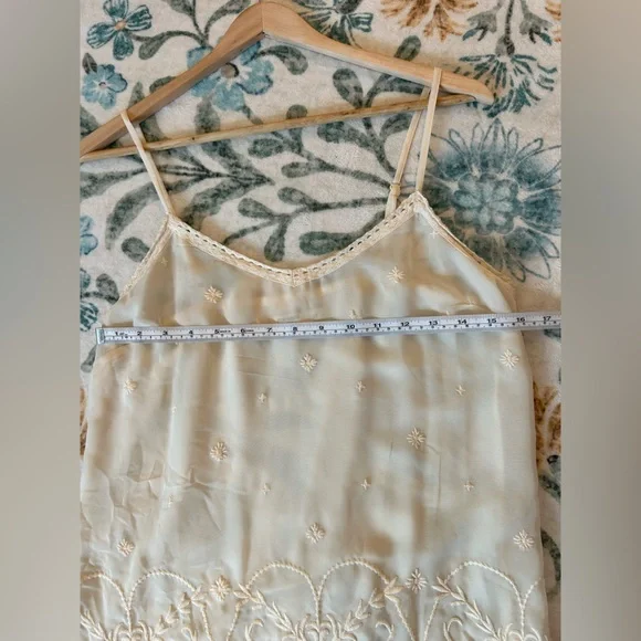 Vintage Old Navy Cream Floral Embroidered Tank Blouse - Picture 6 of 10